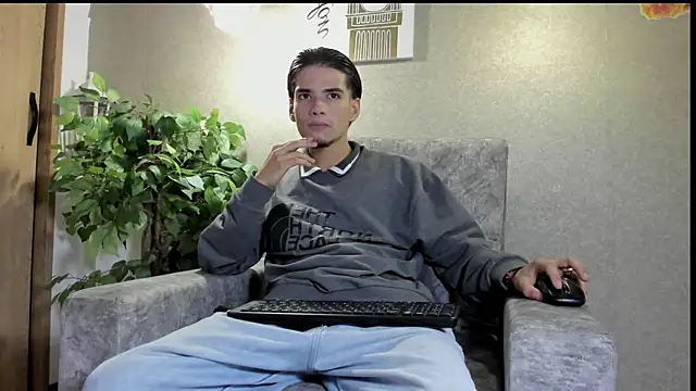 Axelwiliams online show from December 3, 6:43 am