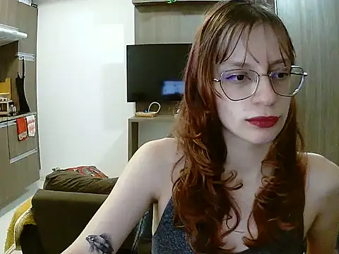 Snapshot of Zizixwuw chatting on June 12, 12:42 am Zizixwuw online show from June 12, 12:42 am