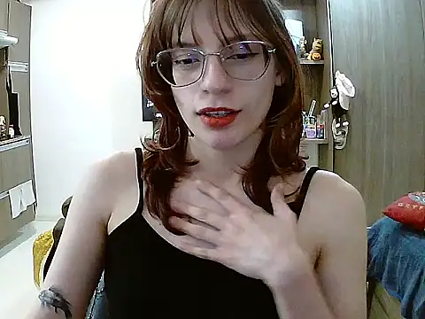 Snapshot of Zizixwuw chatting on August 2, 2:32 am Zizixwuw online show from August 2, 2:32 am