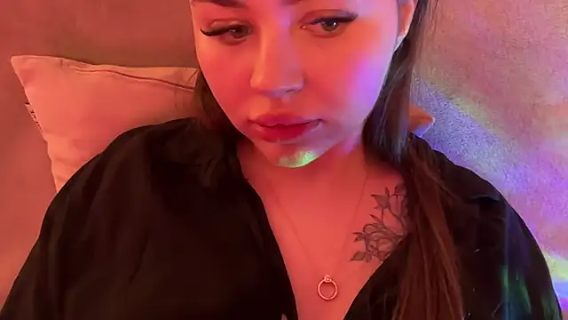 AlmaryKim online show from April 20, 7:15 pm