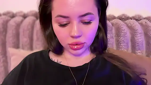AlmaryKim online show from June 8, 5:46 pm