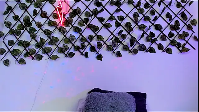 Shinny Crystal online show from October 28, 1:25 pm