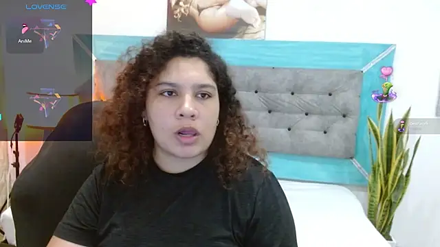 Snapshot of roxx_iie chatting on October 8, 2:42 am roxx iie online show from October 8, 2:42 am