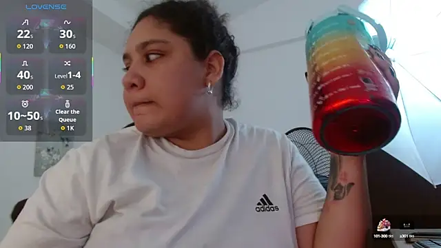 Snapshot of roxx_iie chatting on October 13, 9:15 pm roxx iie online show from October 13, 9:15 pm