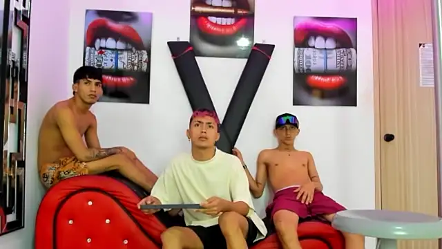 VERY HOT GUYS online show from November 3, 1:45 pm