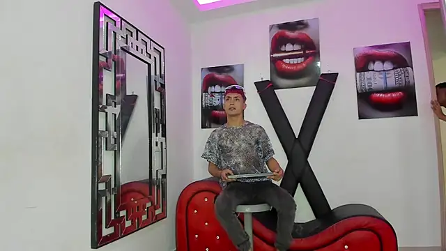 VERY HOT GUYS online show from November 8, 1:28 am