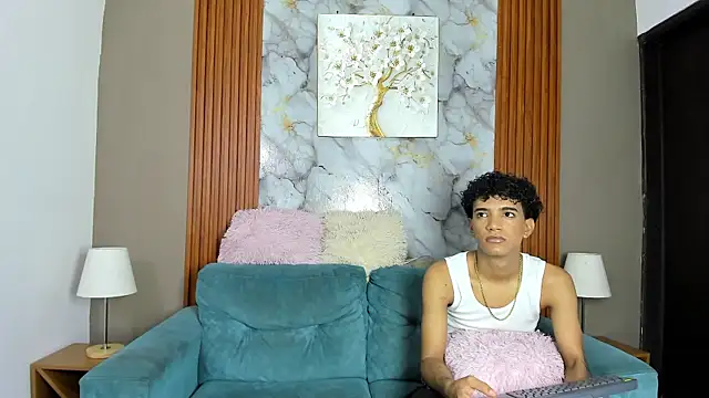 VERY HOT GUYS online show from April 19, 7:18 am