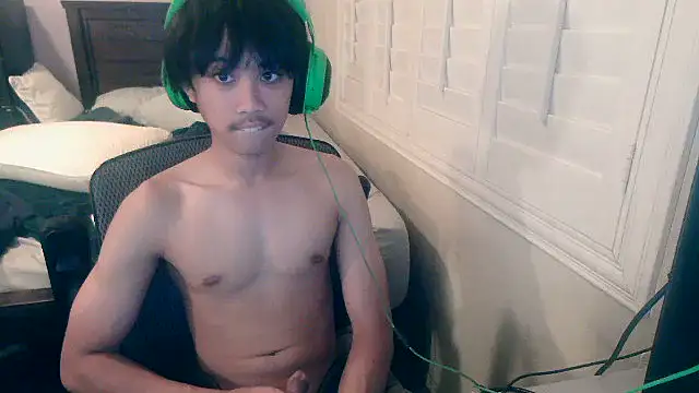 youngasianboy2007 online show from October 28, 2:37 am