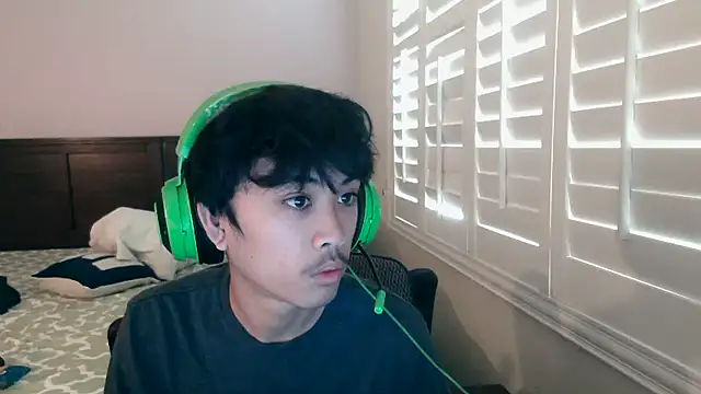 youngasianboy2007 online show from April 13, 5:07 pm