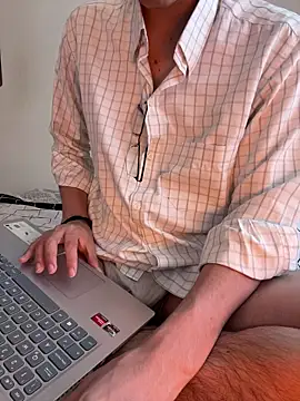 Snapshot of LiamMyst chatting on November 4, 3:44 pm LiamMyst online show from November 4, 3:44 pm