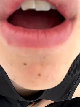 Snapshot of LiamMyst chatting on November 16, 3:28 pm LiamMyst online show from November 16, 3:28 pm