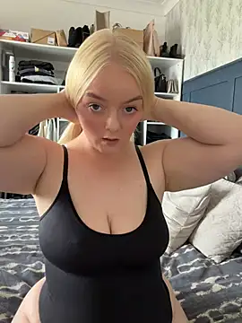 lusciouslylou online show from June 3, 9:01 am