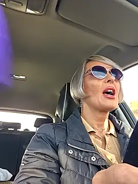 KirraWhite online show from October 12, 5:50 am