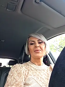 KirraWhite online show from October 18, 6:05 am