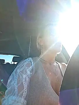 KirraWhite online show from October 31, 10:27 am