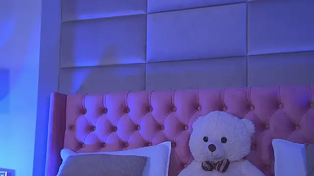 Snapshot of AmyraMoon chatting on October 11, 4:12 am AmyraMoon online show from October 11, 4:12 am