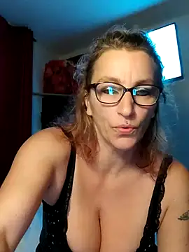 Fifi83Bell online show from December 18, 6:47 pm