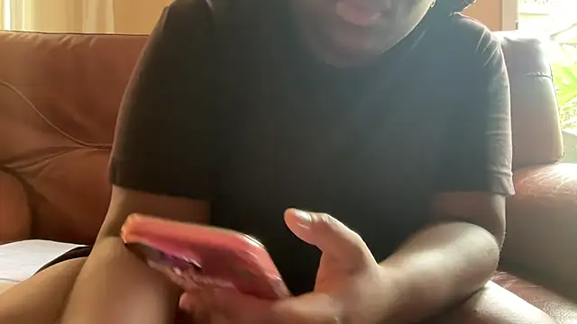 nanaisbackk online show from December 1, 8:30 am