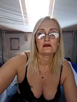 Jenny Blum online show from December 16, 11:15 am