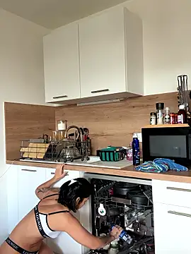 LaPetiteKim online show from January 13, 1:05 pm