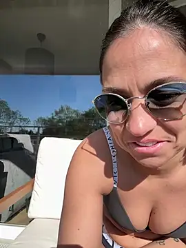 LaPetiteKim online show from April 23, 8:02 am