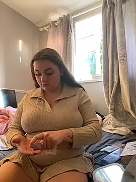 MadelineLeah online show from July 17, 7:08 pm