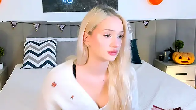 Snapshot of SugarWhisper chatting on October 31, 4:41 pm SugarWhisper online show from October 31, 4:41 pm