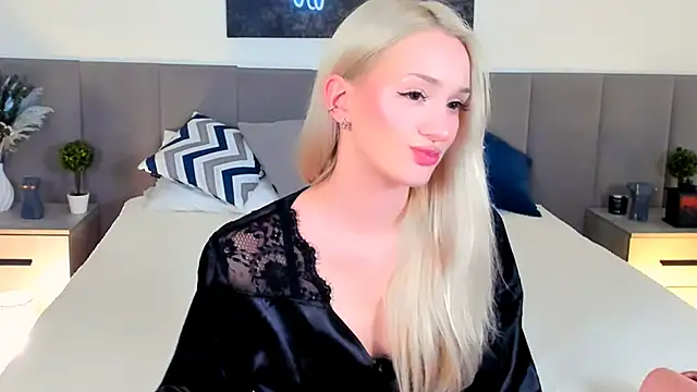 Snapshot of SugarWhisper chatting on November 25, 3:01 pm SugarWhisper online show from November 25, 3:01 pm