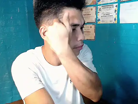 Snapshot of Cute_Lucas chatting on November 4, 5:01 pm Cute Lucas online show from November 4, 5:01 pm
