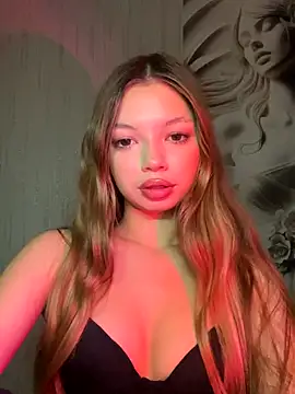 Snapshot of _Siennaaa_ chatting on October 6, 7:44 pm Siennaaa online show from October 6, 7:44 pm