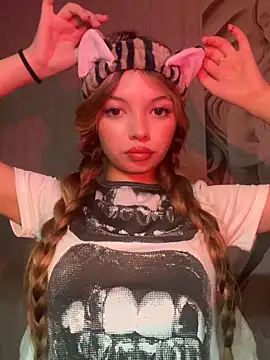 Snapshot of _Siennaaa_ chatting on October 9, 9:02 pm Siennaaa online show from October 9, 9:02 pm