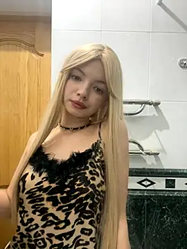 Snapshot of _Siennaaa_ chatting on October 25, 8:47 pm Siennaaa online show from October 25, 8:47 pm