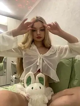 Snapshot of _Siennaaa_ chatting on November 16, 4:34 pm Siennaaa online show from November 16, 4:34 pm