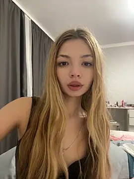 Snapshot of _Siennaaa_ chatting on November 28, 8:55 pm Siennaaa online show from November 28, 8:55 pm