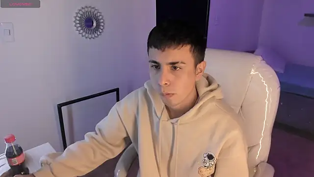 Snapshot of Nyko_ds chatting on November 22, 4:22 am Nyko ds online show from November 22, 4:22 am