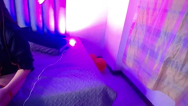 Snapshot of juliana-97 chatting on October 26, 4:29 am juliana-97 online show from October 26, 4:29 am