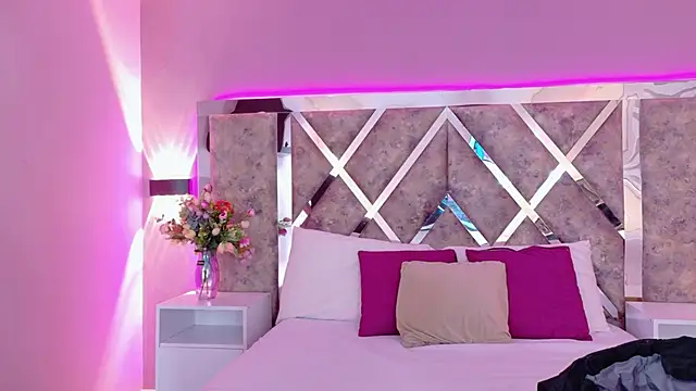 MeganR  online show from April 15, 11:39 am