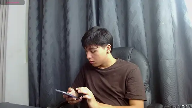 Snapshot of StiwenTwink chatting on July 11, 1:14 pm StiwenTwink online show from July 11, 1:14 pm
