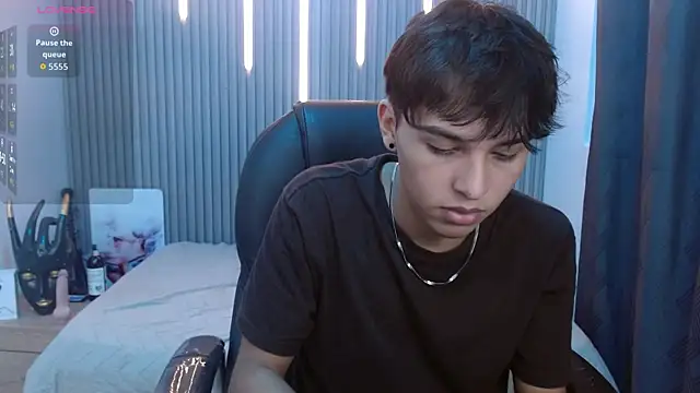 Snapshot of StiwenTwink chatting on July 28, 3:21 pm StiwenTwink online show from July 28, 3:21 pm