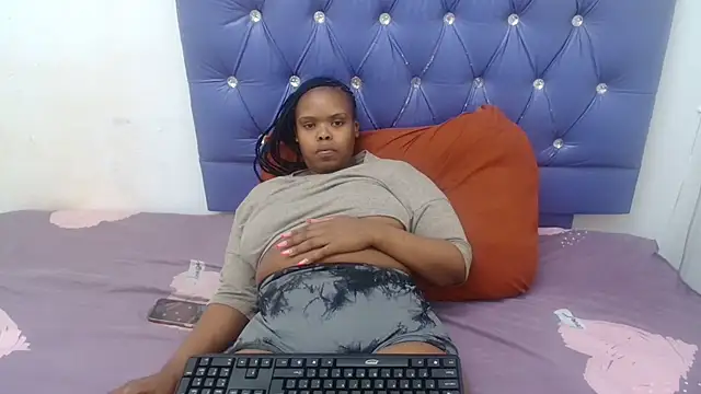 Snapshot of XYummyDoll32 chatting on October 22, 3:01 pm XYummyDoll32 online show from October 22, 3:01 pm