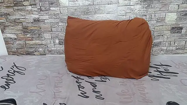 Snapshot of XYummyDoll32 chatting on October 25, 5:08 pm XYummyDoll32 online show from October 25, 5:08 pm