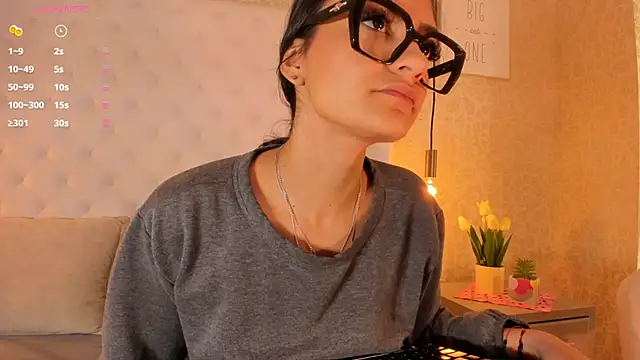 Snapshot of abriana_quintana chatting on October 20, 12:27 pm abriana quintana online show from October 20, 12:27 pm