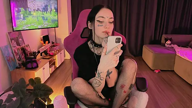 awwkira online show from October 3, 1:13 am