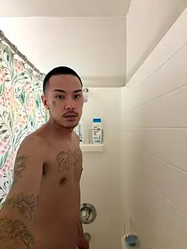 Snapshot of Loadedeggs chatting on October 16, 1:56 pm Loadedeggs online show from October 16, 1:56 pm