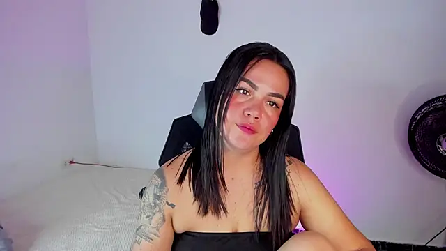 sweet charm  online show from December 14, 2:00 pm