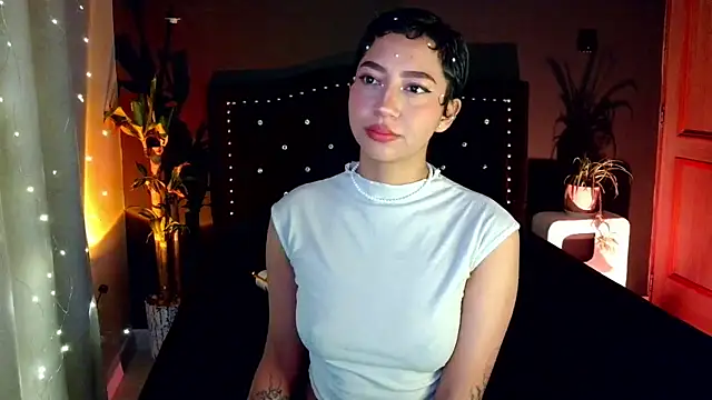 Snapshot of emma_web_ chatting on April 29, 12:42 pm emma web online show from April 29, 12:42 pm