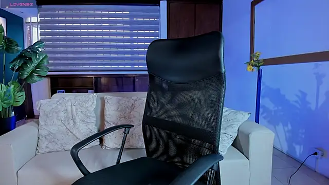 luciana jones  online show from October 24, 8:27 pm