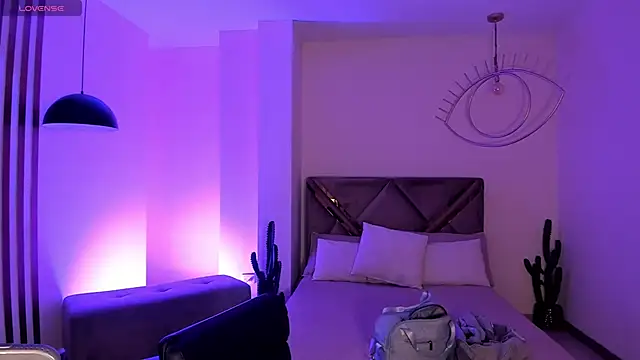 KylieJenkins online show from April 19, 11:20 am