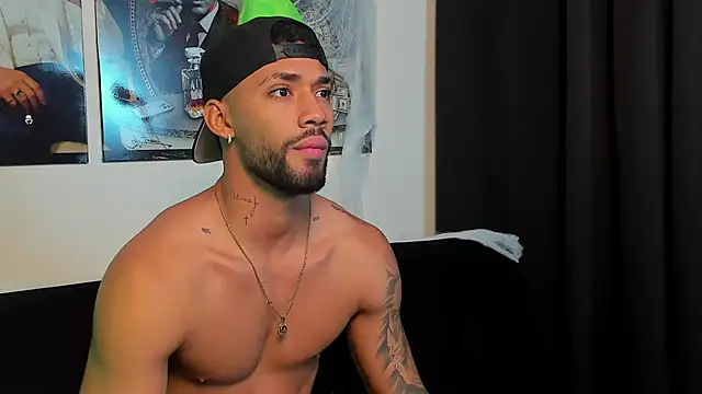 Snapshot of theo_sky1 chatting on October 18, 2:40 pm theo sky1 online show from October 18, 2:40 pm