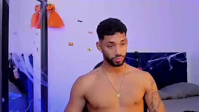 Snapshot of theo_sky1 chatting on October 21, 3:46 pm theo sky1 online show from October 21, 3:46 pm